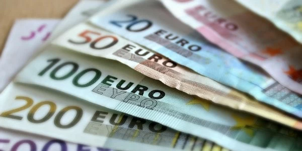 Αποδεσμεύονται μπλοκαρισμένοι λογαριασμοί οφειλετών στην Εφορία